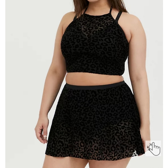 Torrid BLACK LEOPARD FLOCKED MESH LIGHTLY LINED WIRELESS HALTER BIKINI TOP - Picture 2 of 5